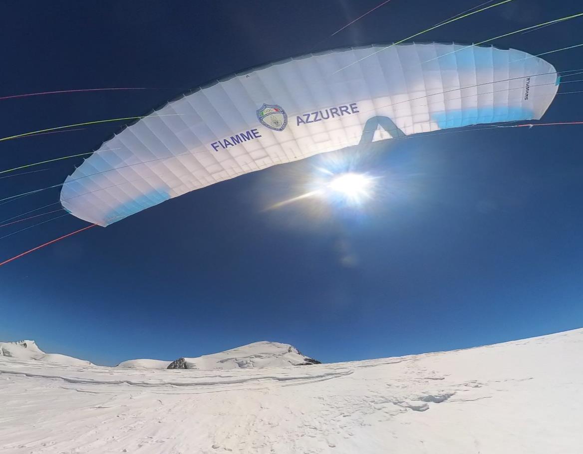 In volo lungo il massiccio del Monte Bianco