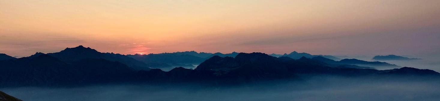 Alba sul mare di nubi dalla Grigna