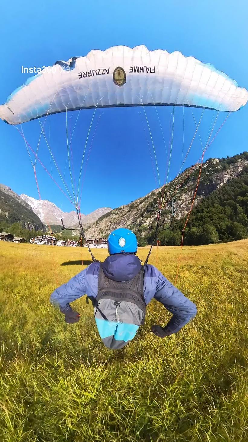 A terra nel prato dopo l'atterraggio, valle Anzasca